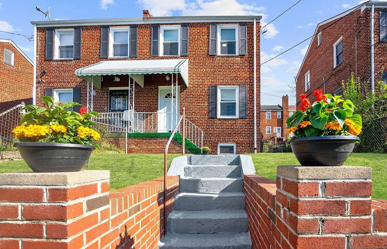 4 bed, 1.5 bath, 1360 sqft, $4,500 — Photo 1