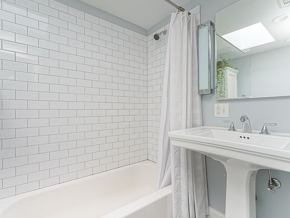 4th image of 1022 N Orianna St