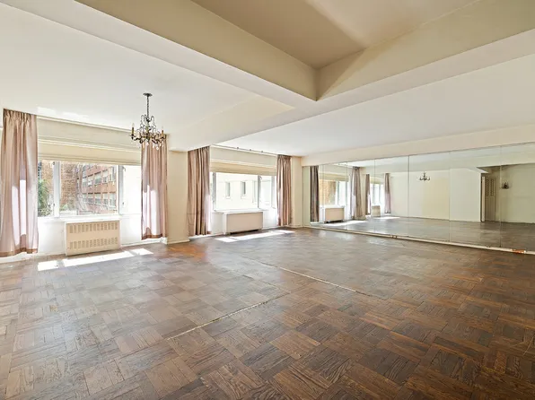 200 East 57th Street image 1 of 6