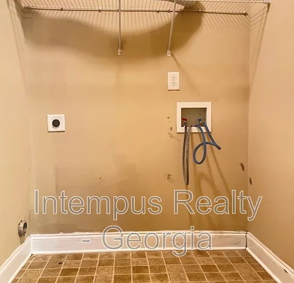 1180 Pepper Ln — Photo 4