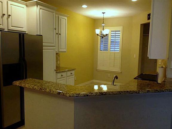 4th image of 905 Avondale Ln