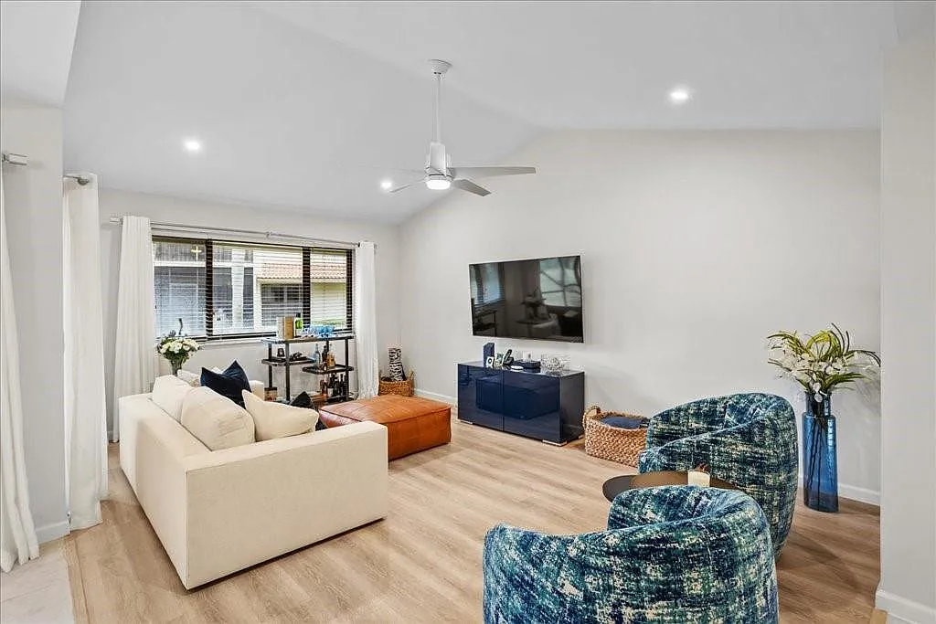 2 bed, 2.0 bath, 1242 sqft, $3,500 — Photo 4