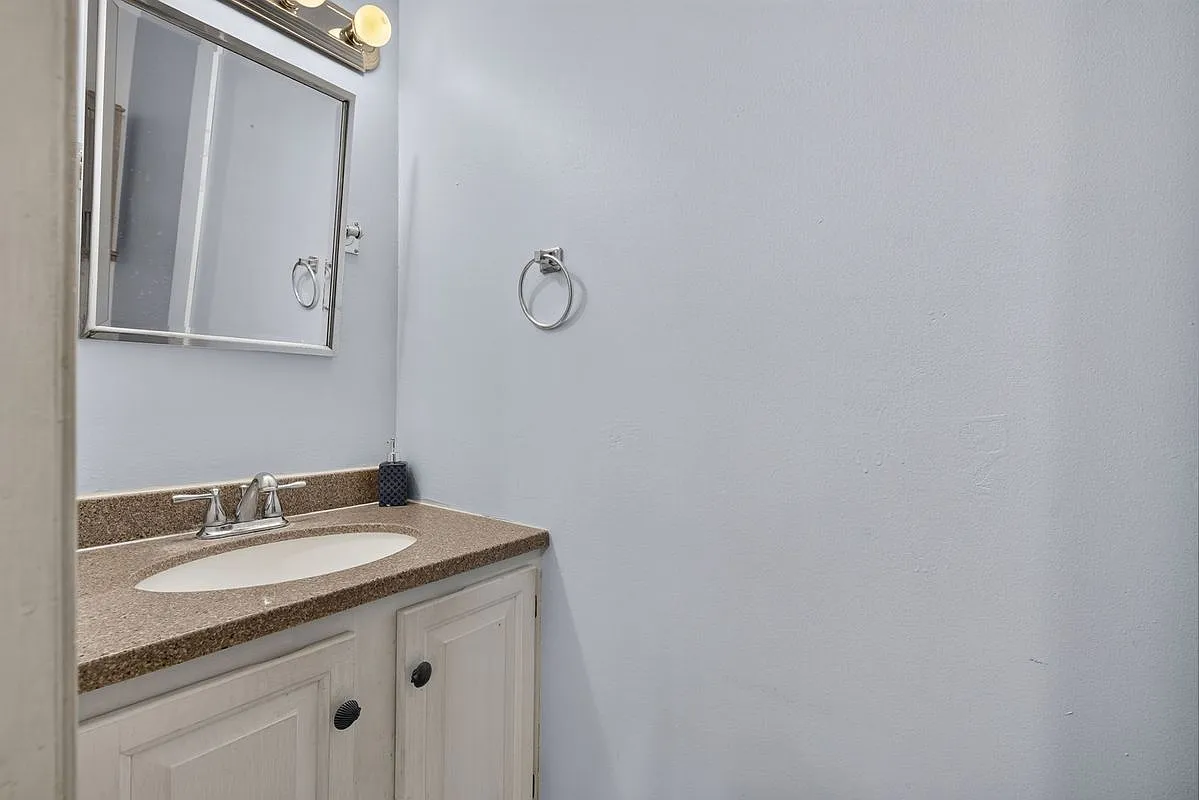 3 bed, 2.0 bath, 1680 sqft, $1,700 — Photo 2