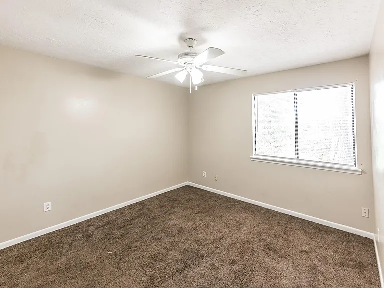 1329 Windsor St #2 — Photo 12