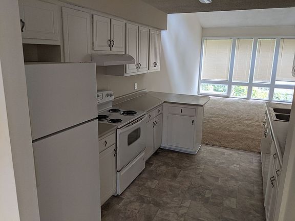3rd image of 1556 Belmont Trce