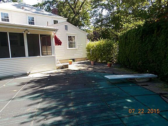 3rd image of 142 Hilltop Dr