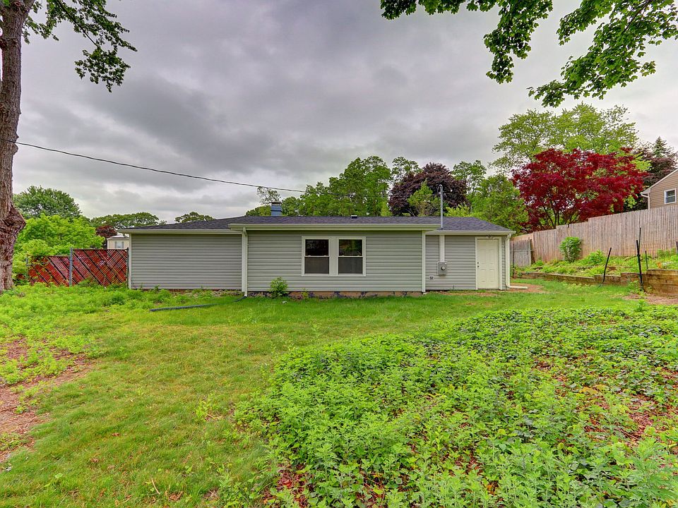 2nd image of 4 Somers Ln