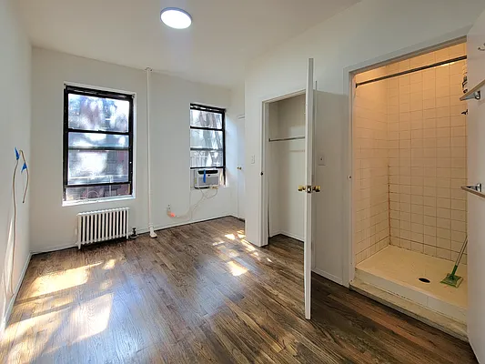 Rented by AZ REALTY NYC LLC | media 11