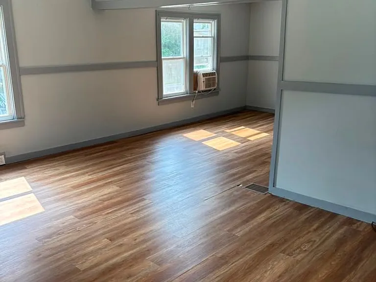 2100 Newton St — Photo 5