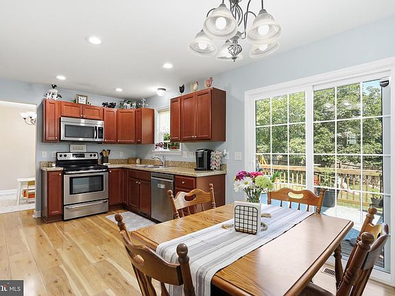 3rd image of 177 S Loudoun St