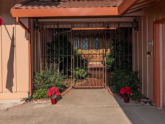 4th image of 625 Juanita Way