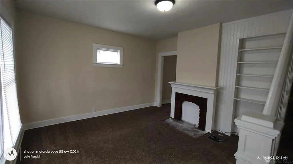 2 bed, 1.0 bath, 1898 sqft, $1,100 — Photo 2