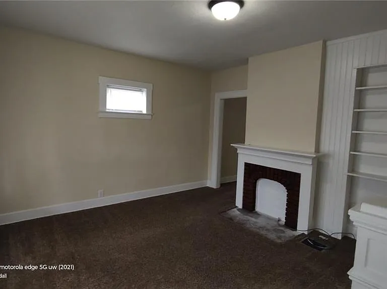 1131 W High St — Photo 2