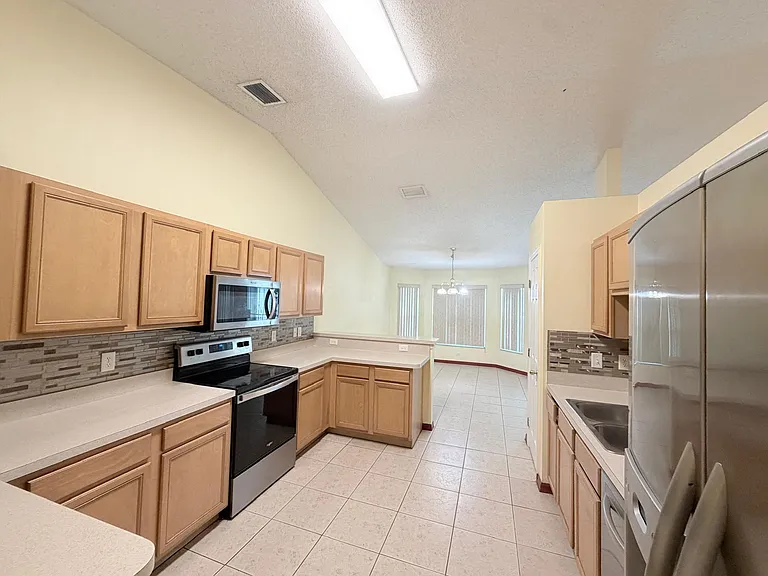 1613 SW Whipple Ave — Photo 13