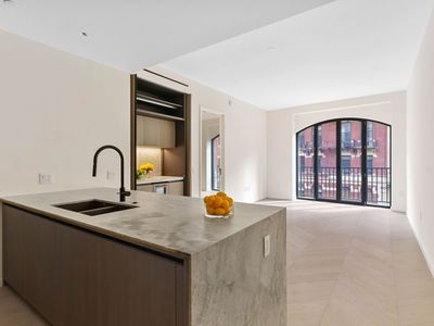 64 University Pl #4D, New York, NY, 10003