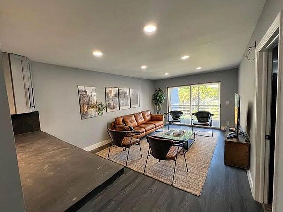 4th image of 1630 Embassy Dr APT 306