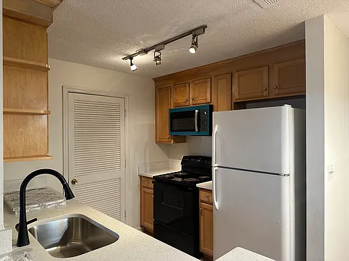 303 Granville Ct #303 Photo 1