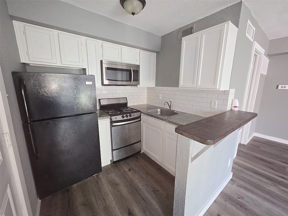 1st image of 9801 Walnut St #307