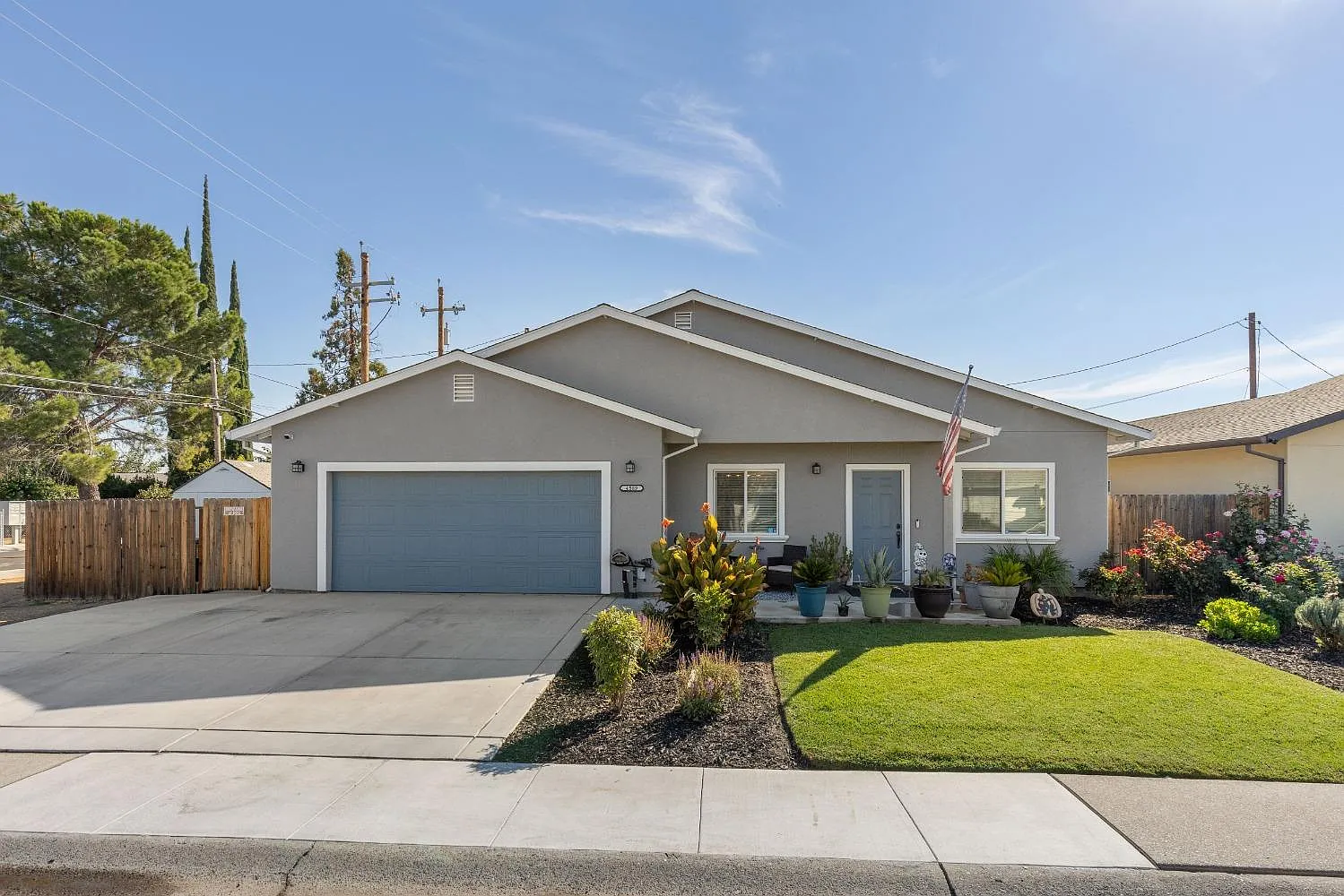 4589 Meadow Way photo 1