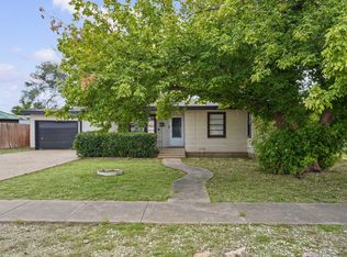 406 11th St, Levelland, TX 79336