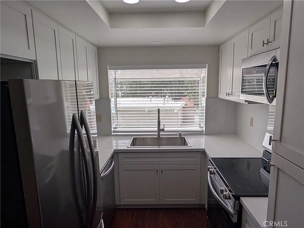 2 bed, 890 sqft, $3,500 — Photo 3