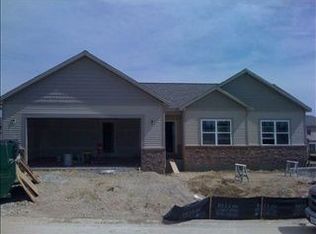 1504 Kickapoo Creek Rd, Bloomington, IL 61705