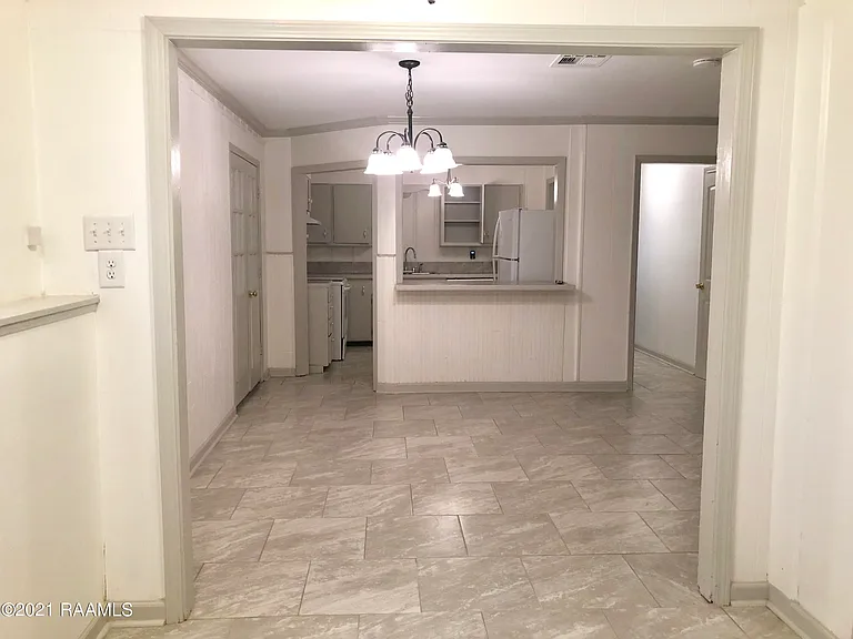 113 Charlene Dr — Photo 9