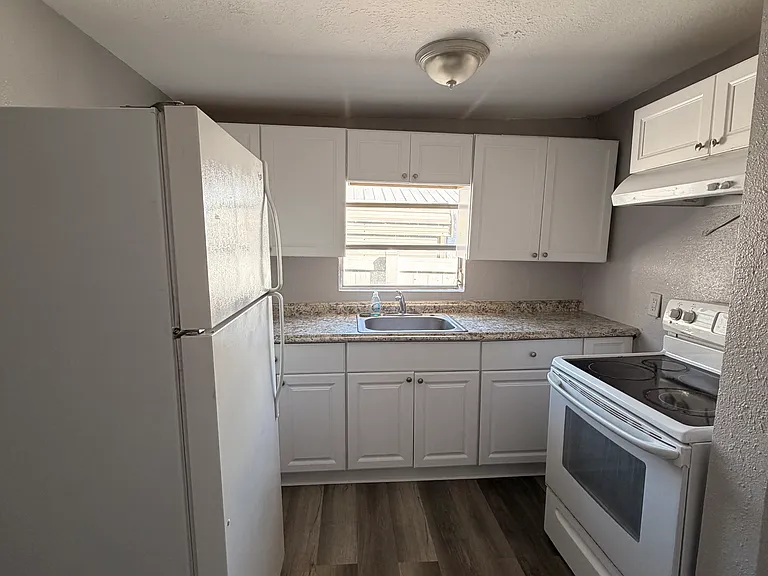 1910 E 21st Ave — Photo 12