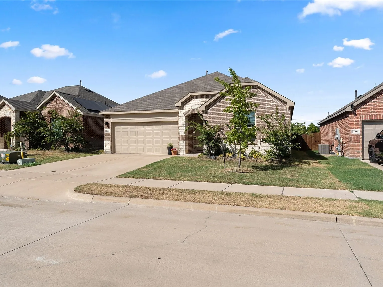4 bed, 2.0 bath, 1998 sqft, $2,200 — Photo 3