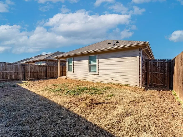 2104 Puma St — Photo 3