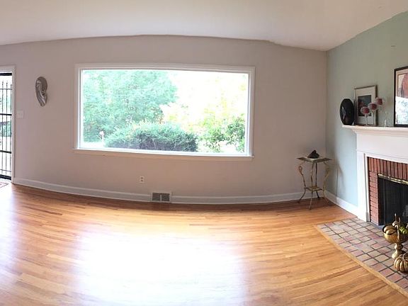 Living room/fireplace