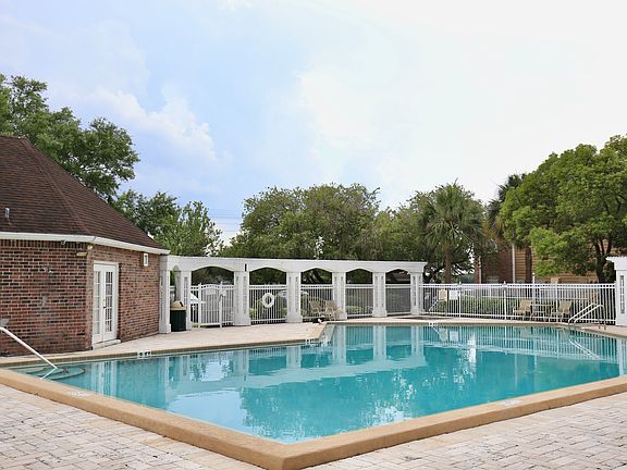 3rd image of 5601 Rosebriar Way APT S305