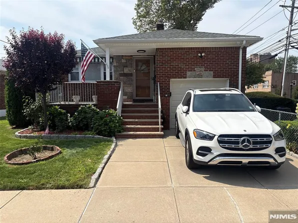 100 Crescent Ave, Cliffside Park, NJ 07010