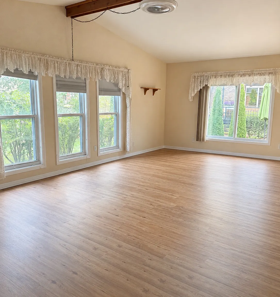 4 bed, 2.5 bath, 2408 sqft, $2,800 — Photo 2
