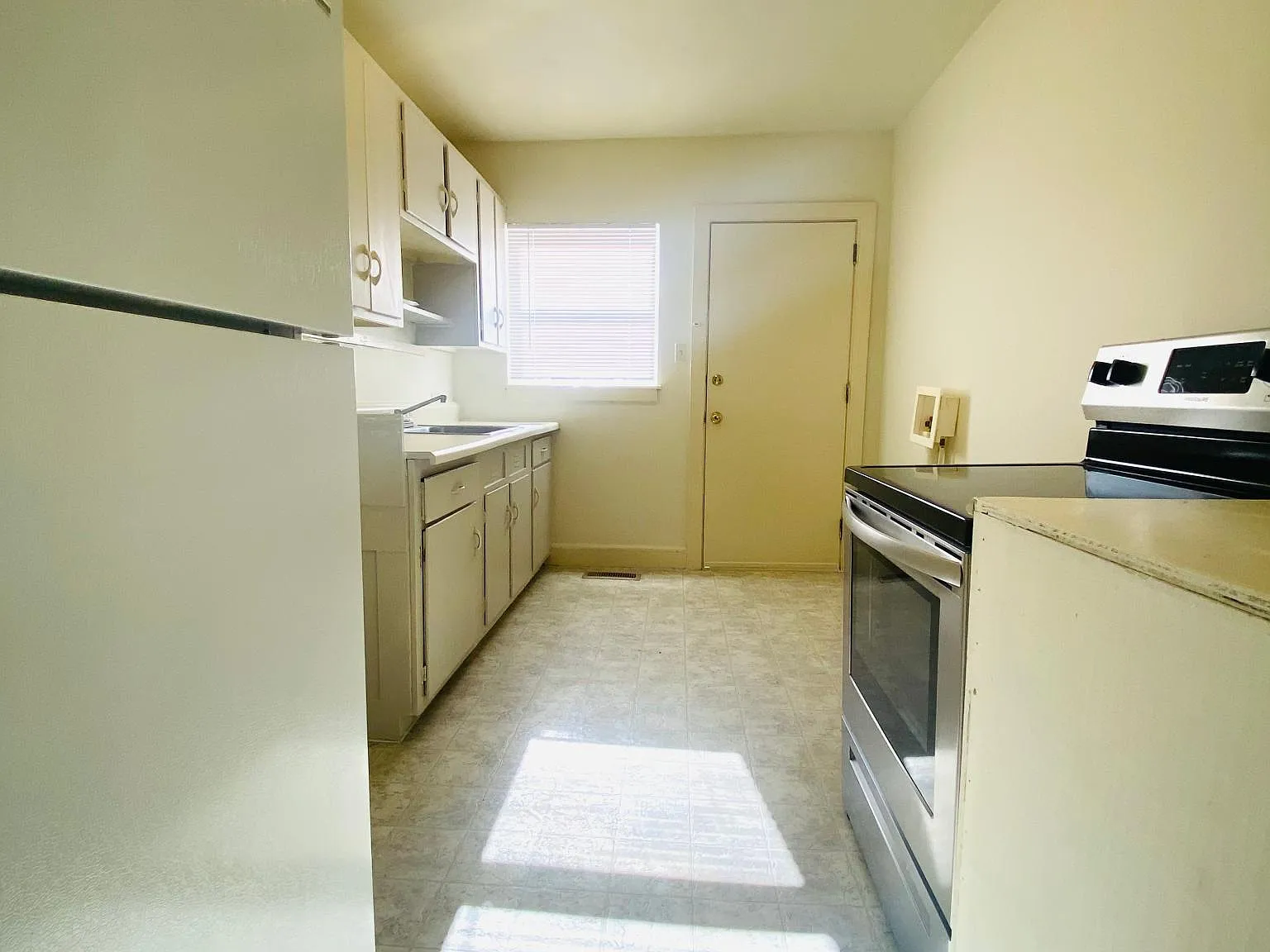 2 bed, $995 — Photo 4