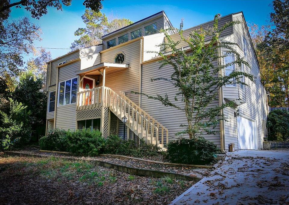 1st image of 623 Lakeshore Dr