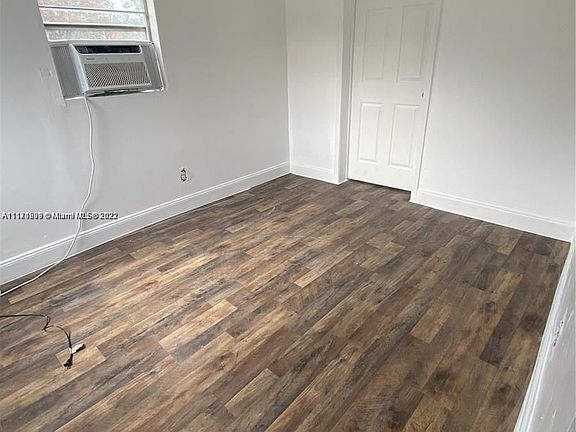 5th image of 4132 Herring Ave #4132