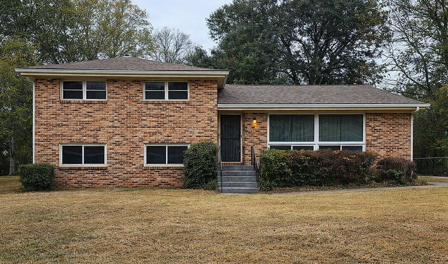 3 bed, 2026 sqft, $2,450 — Photo 1