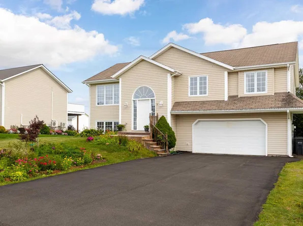16 Bramwell St W, Charlottetown, PE C1E 2L2