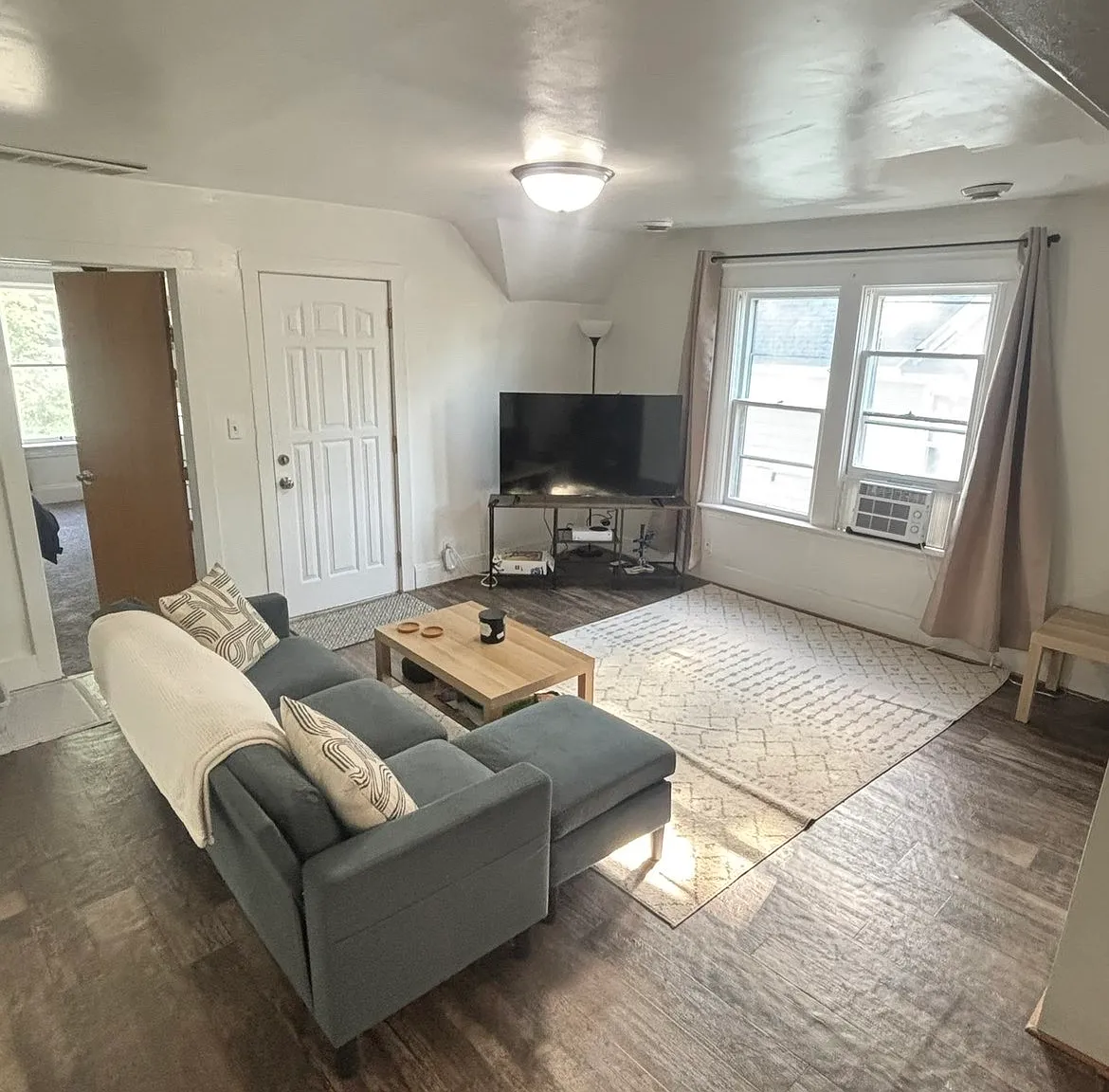 2 bed, 875 sqft, $1,550 — Photo 1