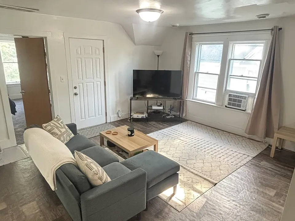 1091 Minnehaha Ave E #2