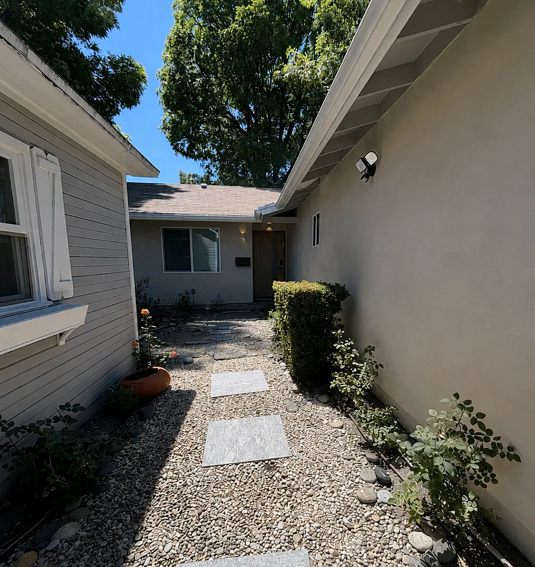 4 bed, 2.5 bath, 1397 sqft, $6,200 — Photo 1