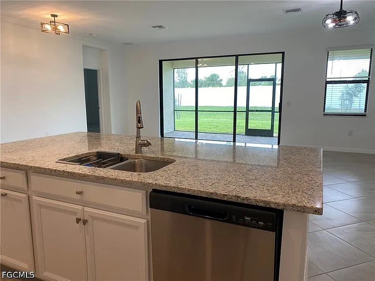 14662 Cantabria Dr — Photo 32