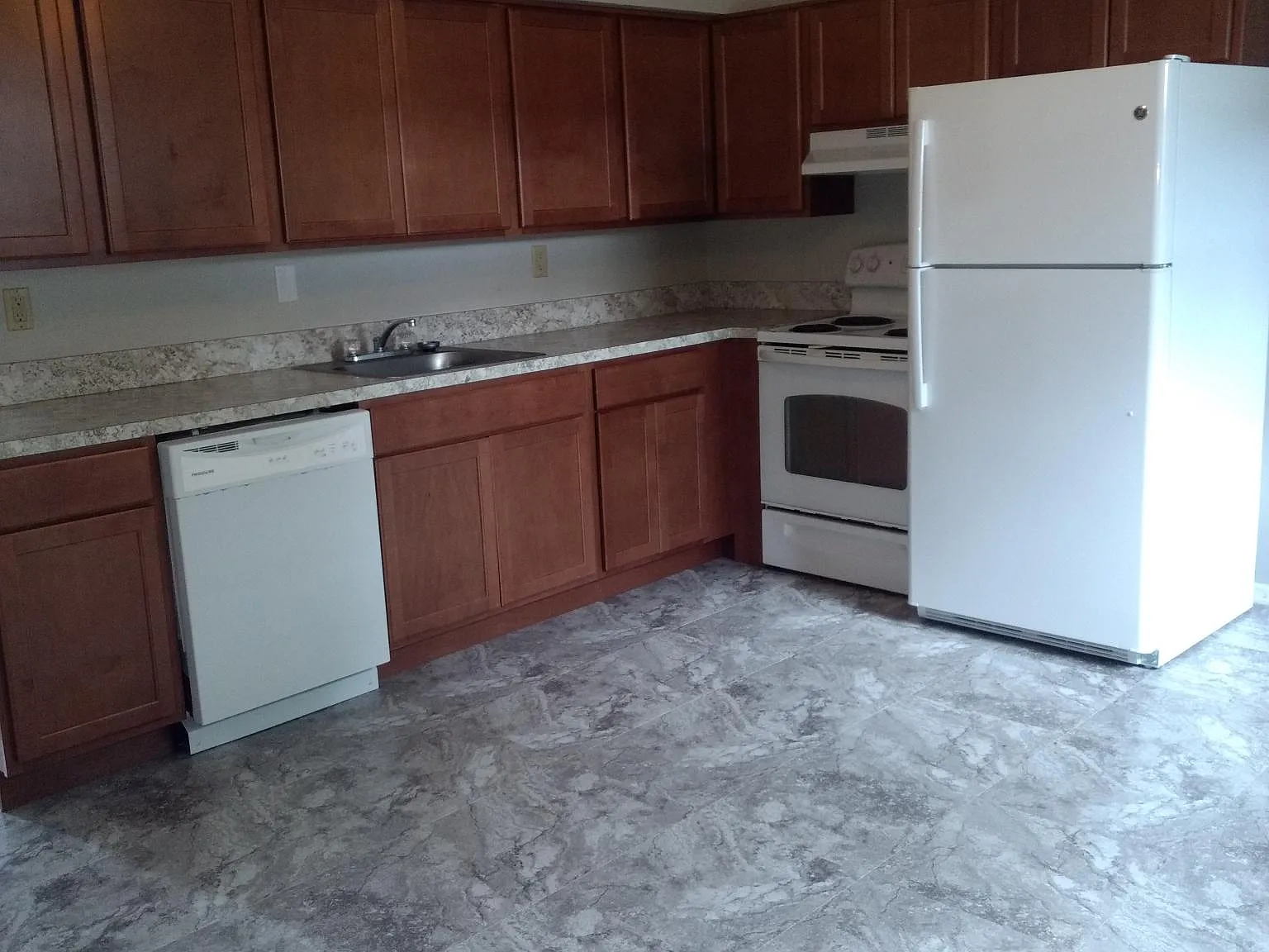 3 bed, 1098 sqft, $1,750 — Photo 2