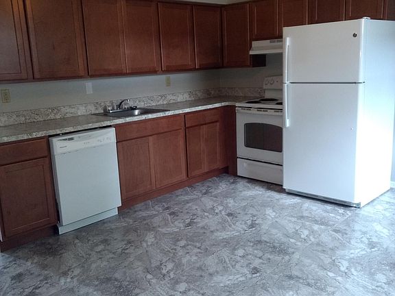 Kitchen with upgraded cabinets and counter