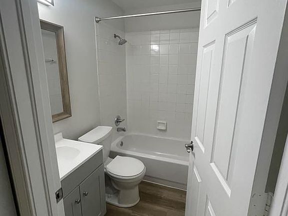 4th image of 1715 Wilkins Ave