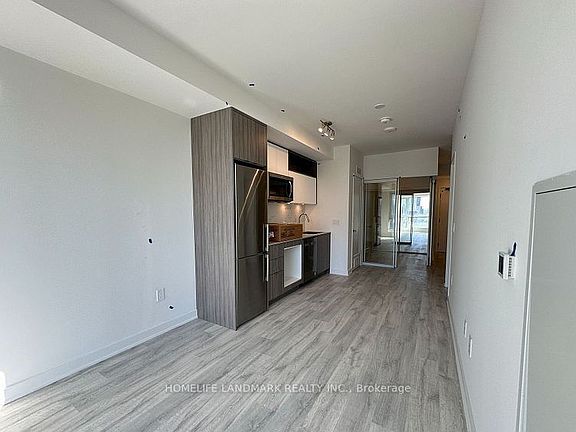 3rd image of 135 Lower Sherbourne St #1465
