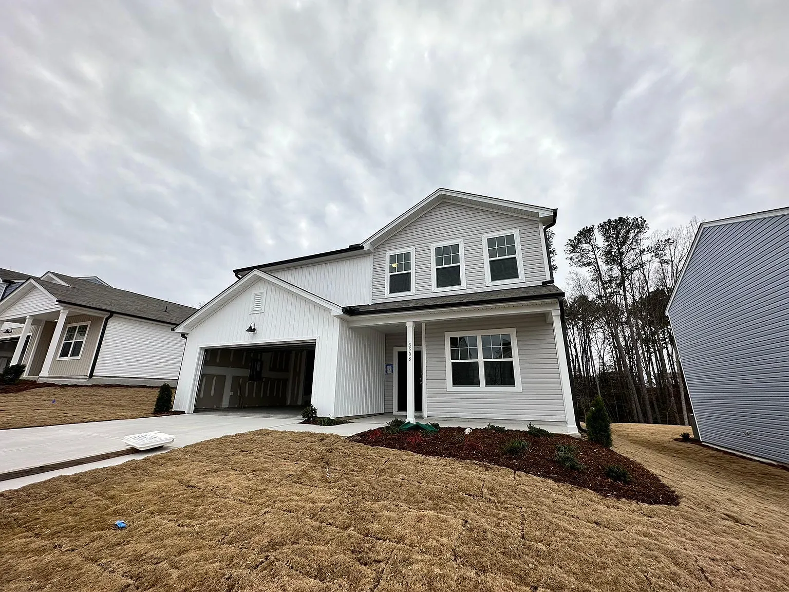 4 bed, 2.5 bath, 2337 sqft, $2,295 — Photo 1