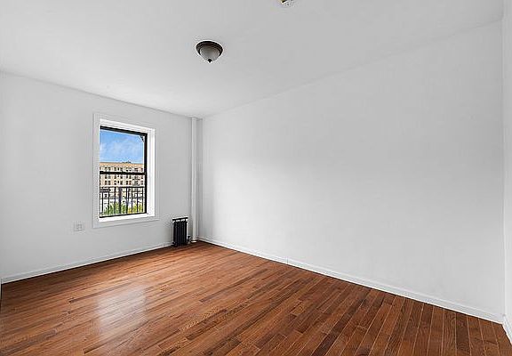 5th image of 620 W 172nd St #40