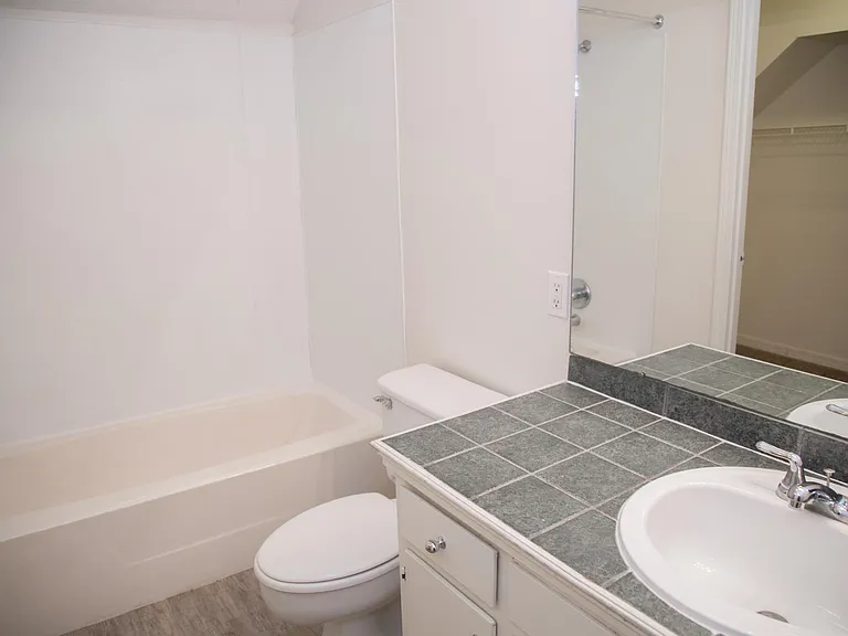 6 S Summit St #A — Photo 23